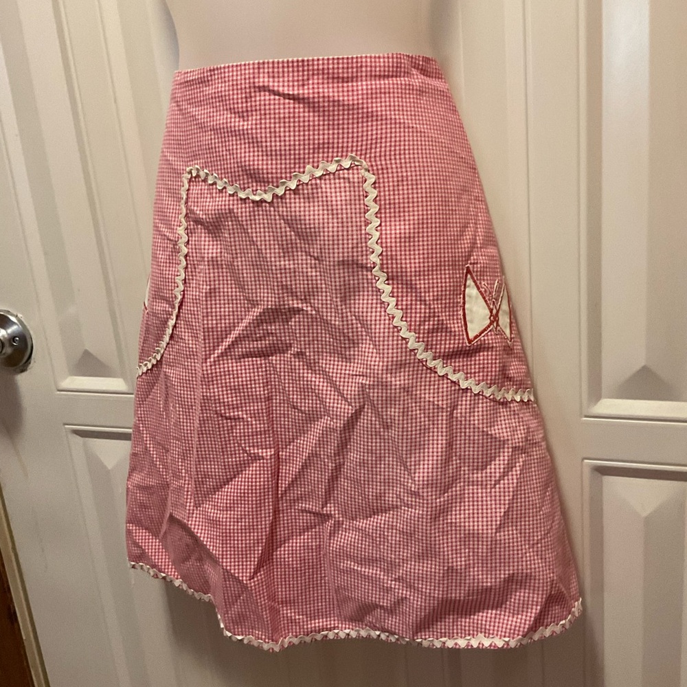 Vintage half apron, 2 pockets embroidered butterflies